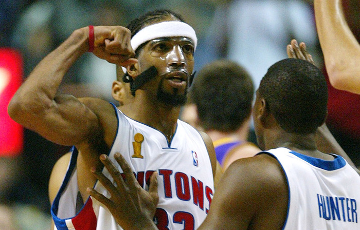 亚精英赛半场：科罗纳多破门被吹，沙迦暂0-0利雅得新月（亚精英赛半场战况：科罗纳多进球无效，沙迦与利雅得新月暂0-0）