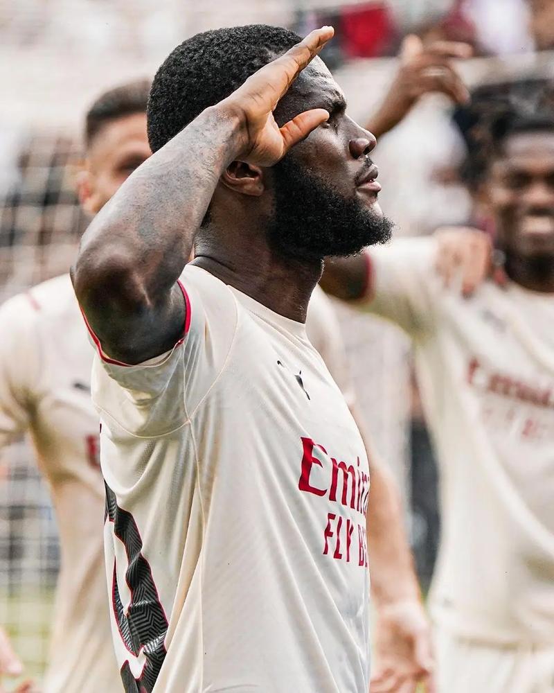 拉波尔塔：梅西作为球员回归巴萨是不现实的（拉波尔塔：梅西不太可能以球员身份重返巴萨）