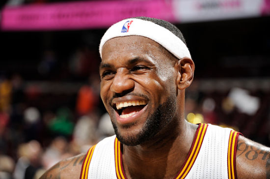 法媒：于帕想在新合同第一年加解约条款，对此巴黎和皇马愿意（法媒：于帕希望在新合同首年设置解约条款，巴黎与皇马均同意）