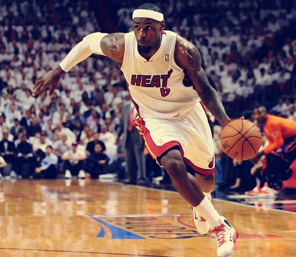 英冠半场：伯吉斯乌龙，雷克瑟姆暂1-0斯旺西（英冠半场战况：伯吉斯自摆乌龙，雷克瑟姆暂以1-0领先斯旺西）