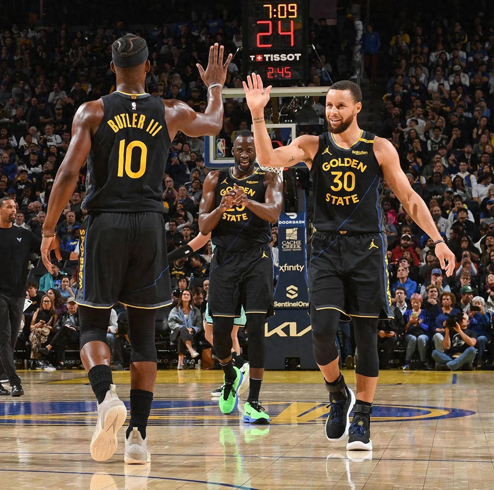 阿斯：贝蒂斯将效仿安东尼模式，打算明年夏窗买断阿姆拉巴特（阿斯报：贝蒂斯欲复制安东尼模式，计划明夏转会窗买断阿姆拉巴特）