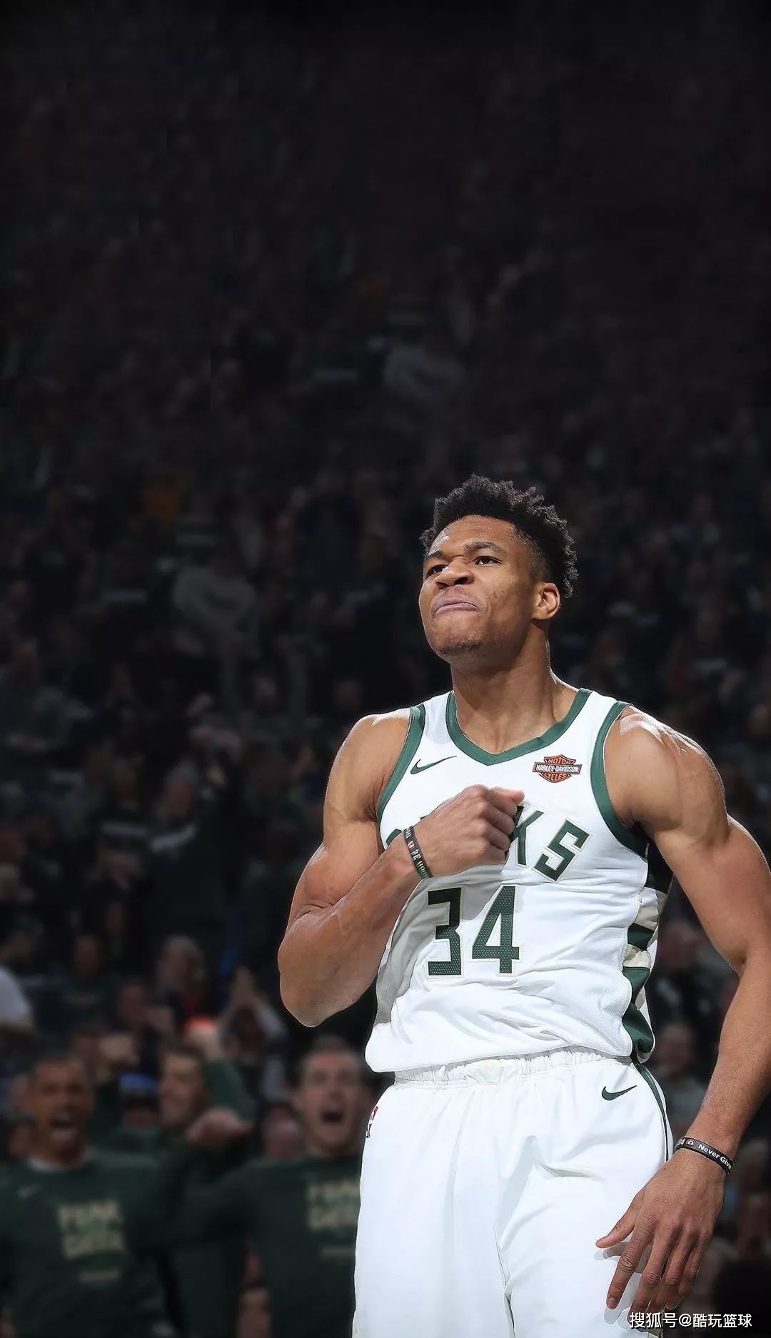 斯基拉：曼奇尼已与萨德签约1+2年，续约后年薪800万欧（斯基拉：曼奇尼与萨德签1+2合同，续约后年薪达800万欧）