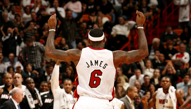 曼联求购20岁左路好手遭拒 或再报价4000万欧元（曼联求购20岁左翼新星被拒 或再出价4000万欧元）