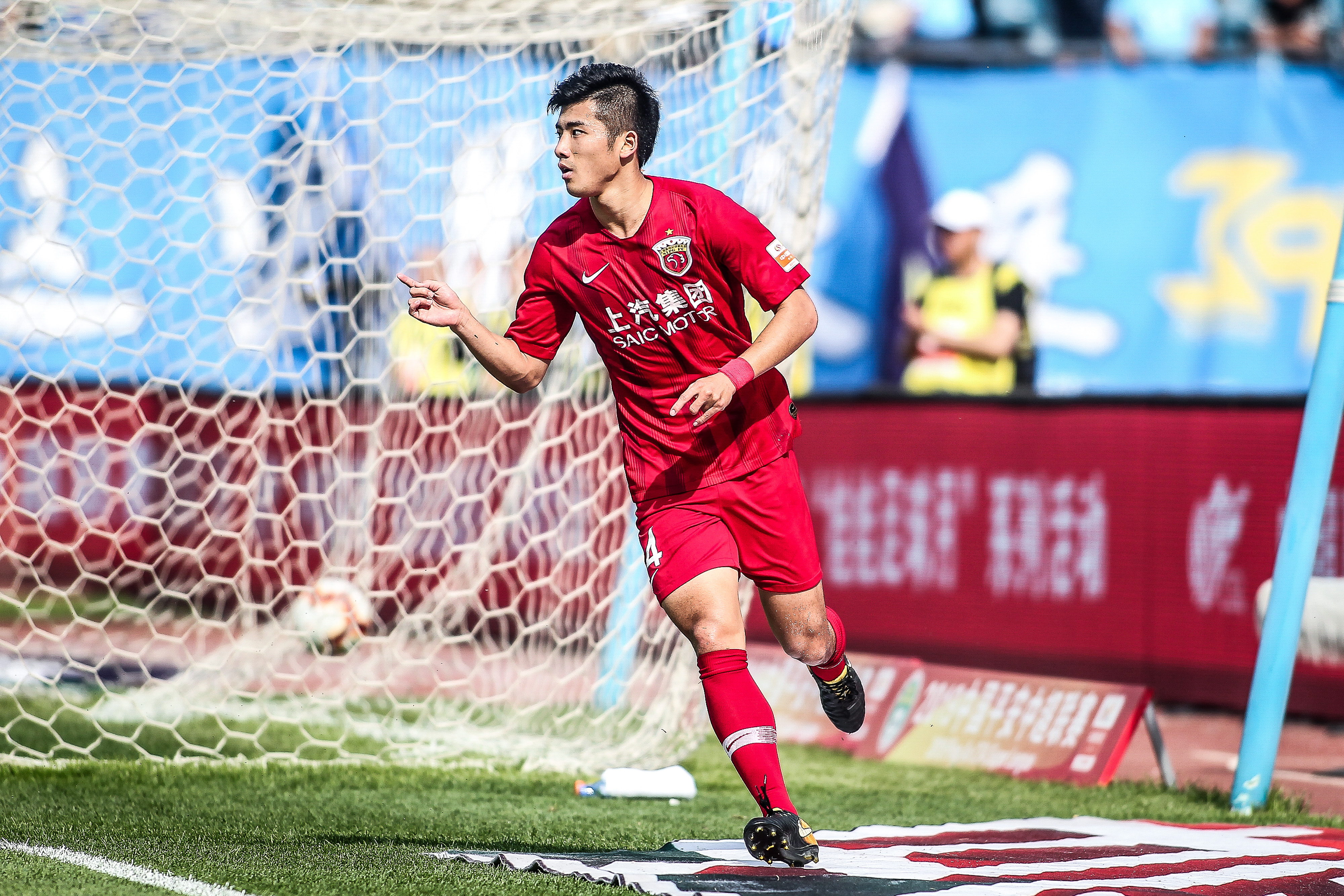 占总数60%，亚马尔是西班牙社媒遭受仇恨犯罪攻击最多的球员（西班牙社媒仇恨犯罪中，亚马尔遭受攻击最多，占60%）