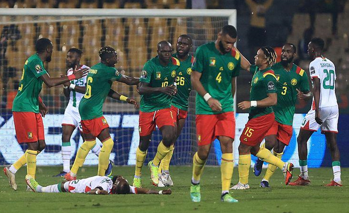 九／十月中超月度最佳球员候选：莱昂纳多、卡扎、罗慕洛在列（中超9-10月月度最佳球员候选出炉：莱昂纳多、卡扎、罗慕洛入围）