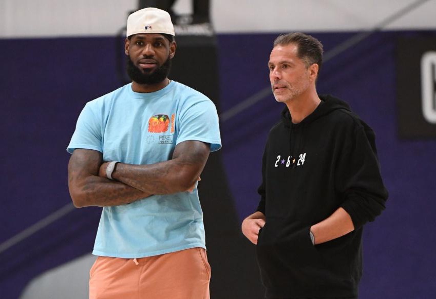 德甲战报：小贝林染红，赫勒救主，弗赖堡1-1十人多特蒙德（德甲赛况：小贝林被罚下，赫勒建功救主，十人多特1-1弗赖堡）