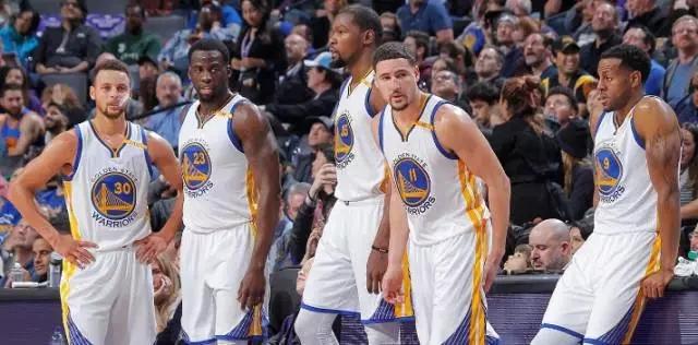 阿布拉汗总结2025：谢谢这一年的滚烫，谢谢所有“我们”（阿布拉汗2025年终盘点：致敬这一年的炽热，感谢所有的我们）