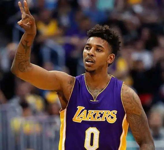 斯基拉：比萨想租借国米的卡尔博尼和罗马的皮西利（斯基拉：比萨有意从国米和罗马分别租来卡尔博尼与皮西利）