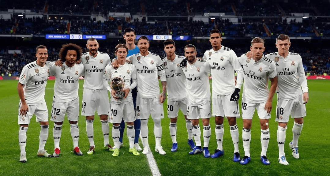 诺伊尔：没考虑重返德国队，希望活在当下和拜仁一起奋斗（诺伊尔：暂不考虑重返国家队，专注当下，与拜仁并肩奋战）