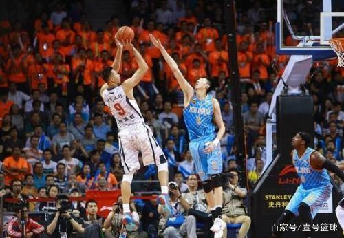 马祖拉揭秘：三分球命中率超五成，运气还是实力？（马祖拉谈三分命中率破50%：究竟是运气加持还是实力使然？）